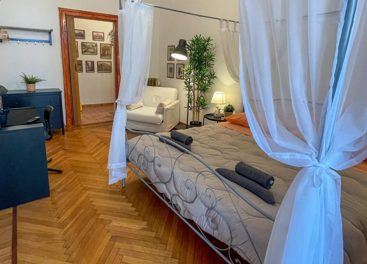 Dea Dreams - Old Style Milano Apartment Italy
