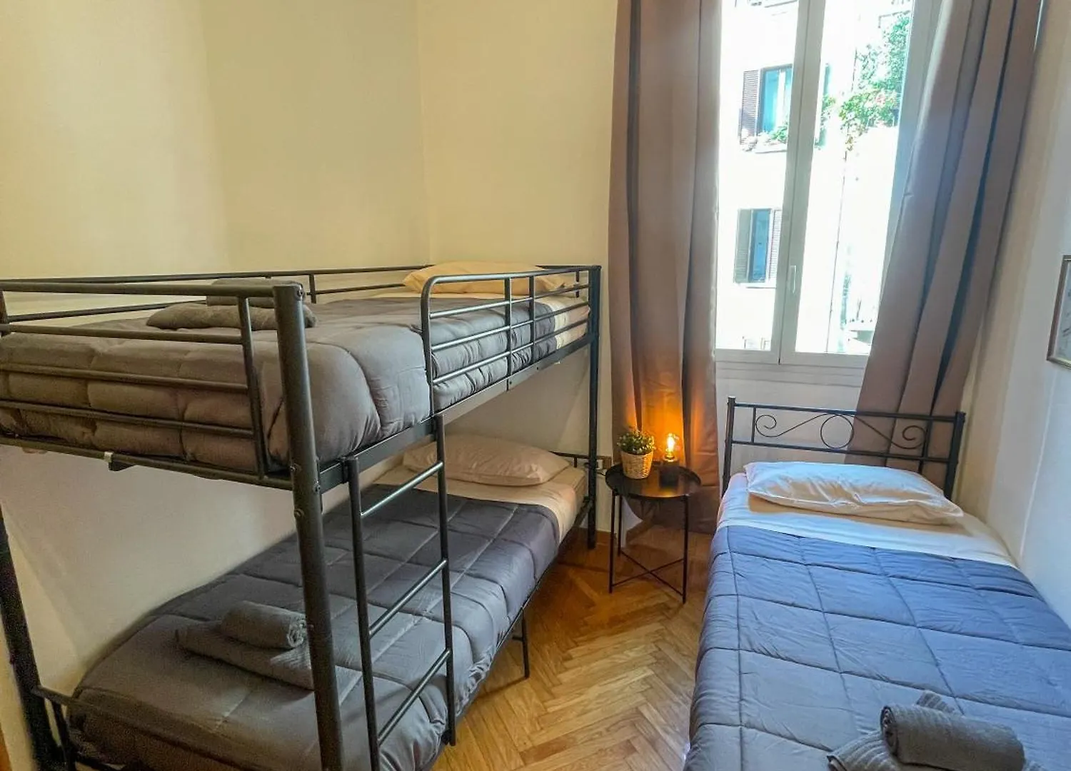 Dea Dreams - Old Style Milano Apartment 0*, Milan Italy