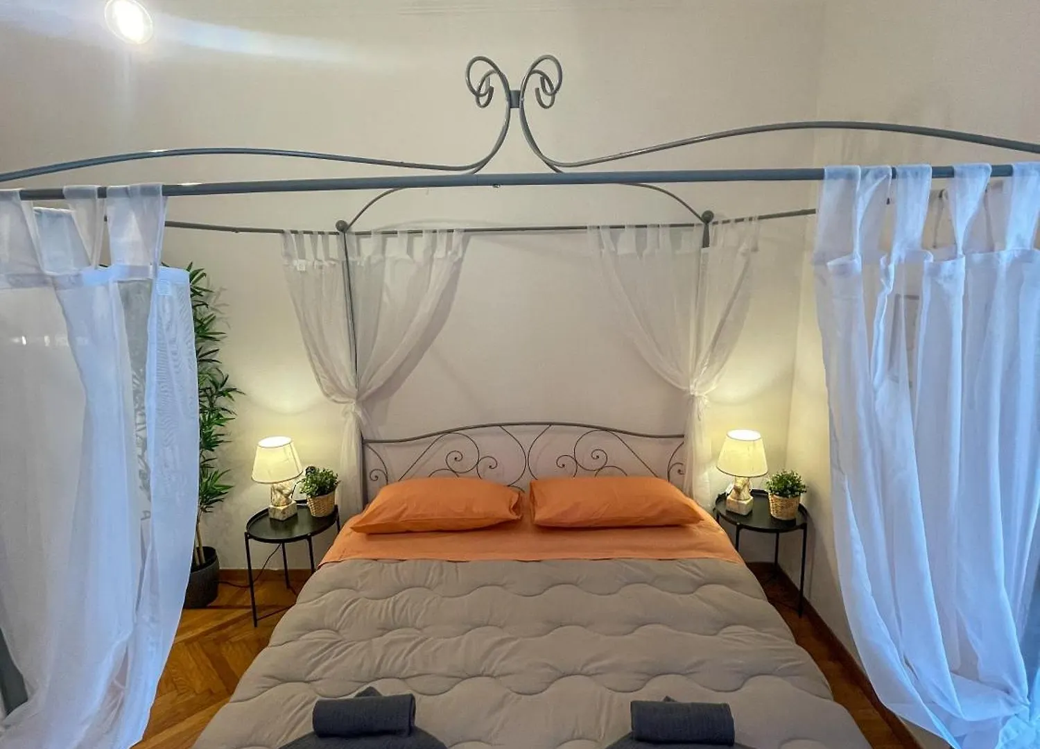 Dea Dreams - Old Style Milano Apartment 0*, Milan